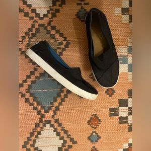 Black Toms Size 7